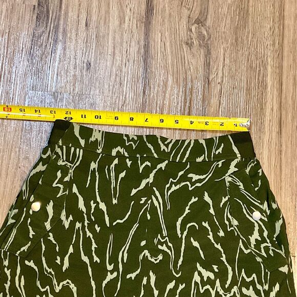 Athleta Vienna Cargo Skort Voyage Eucalyptus Olive Green Women's Size 4 Skirt - Picture 9 of 10